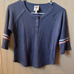 Women’s extra small shirt